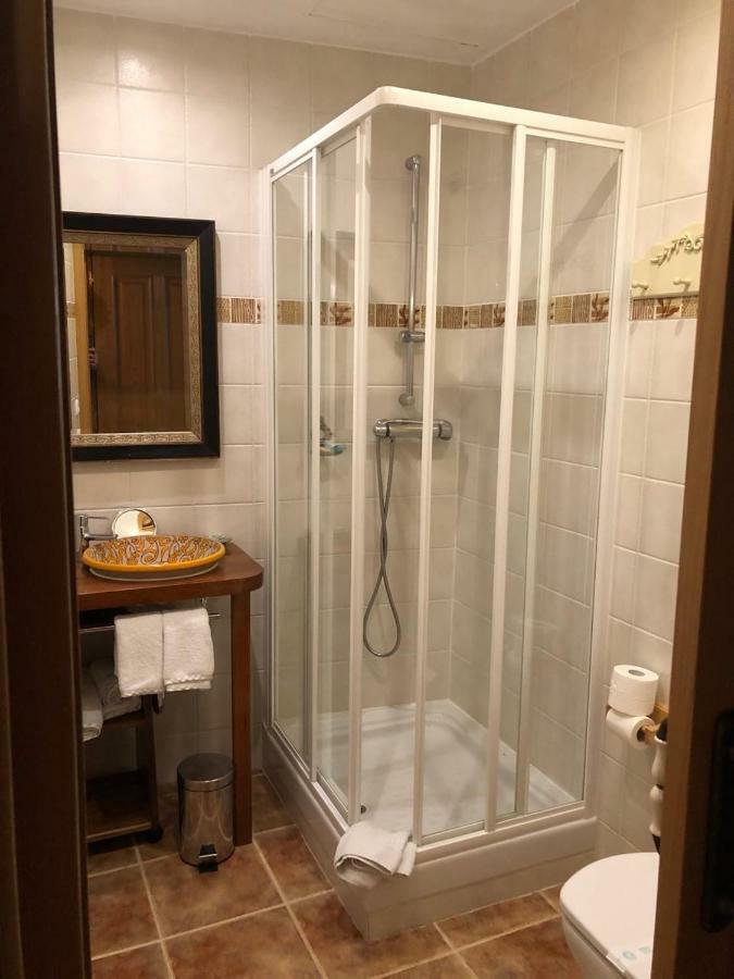Micro-Hostal La Puerta del Perdón Villafranca Del Bierzo Exterior foto